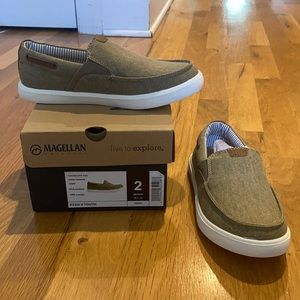 Boys canvas slip ons